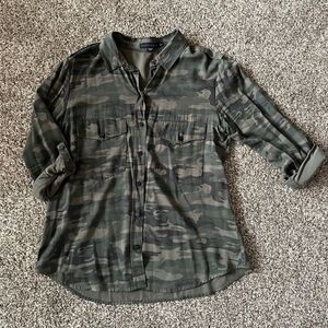 Sanctuary boyfriend fit camo button down shirt women’s size Large